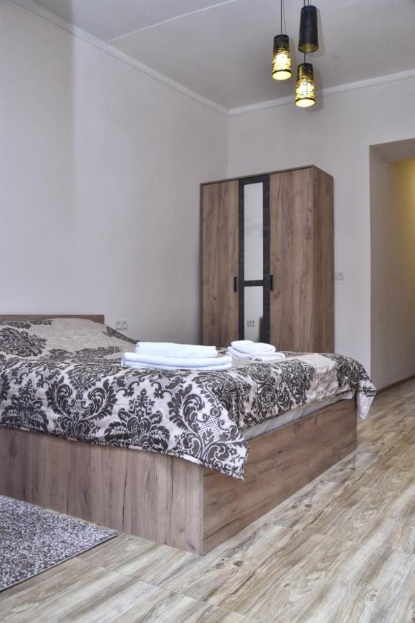 Apartment Square
